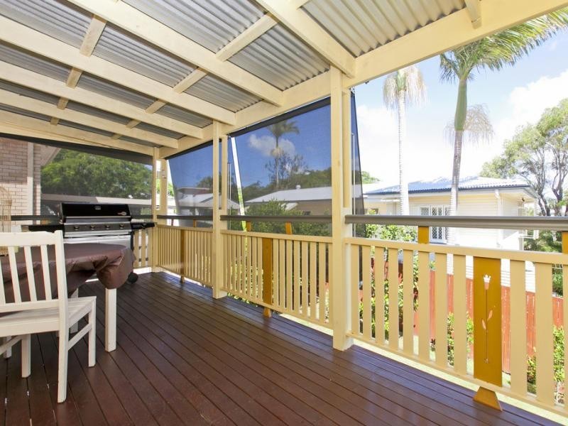 18 Roseberry Parade, Wynnum QLD 4178