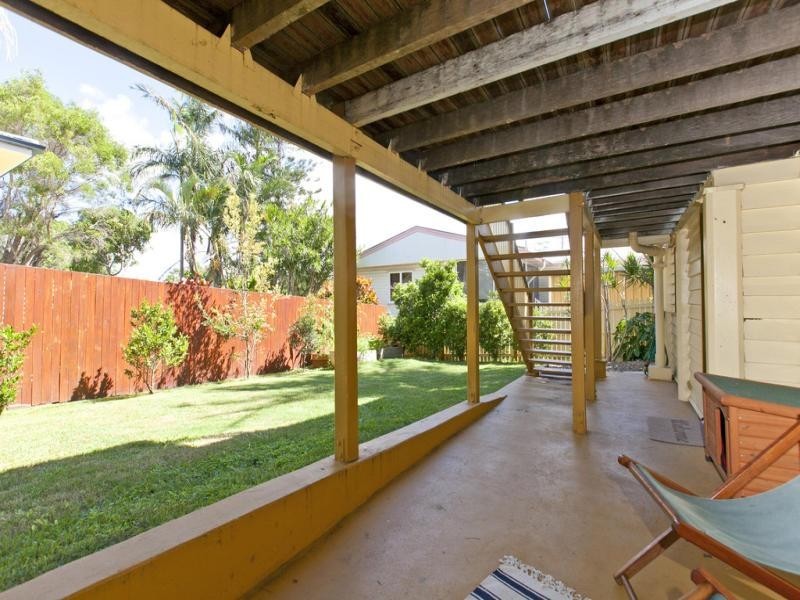 18 Roseberry Parade, Wynnum QLD 4178
