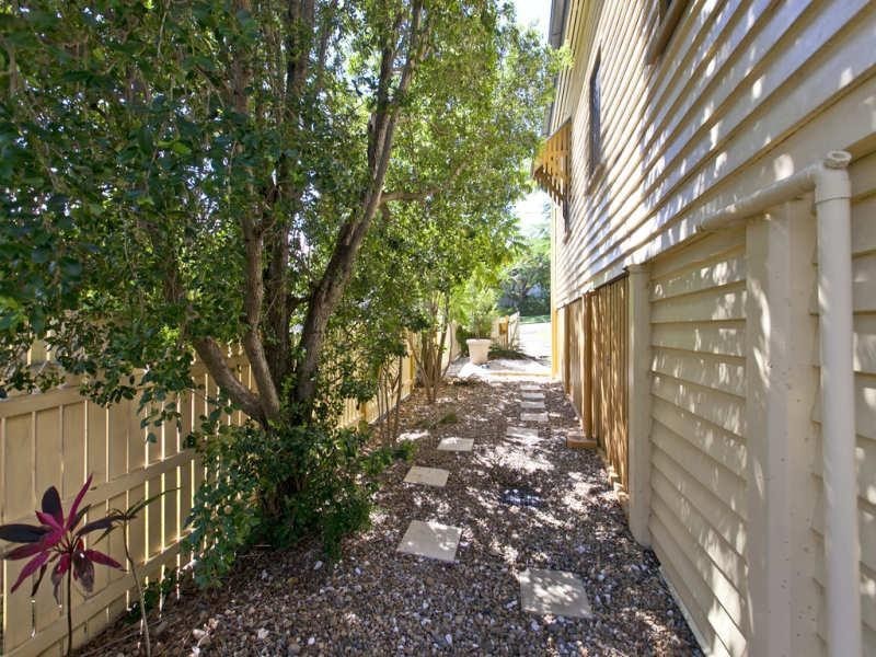 18 Roseberry Parade, Wynnum QLD 4178