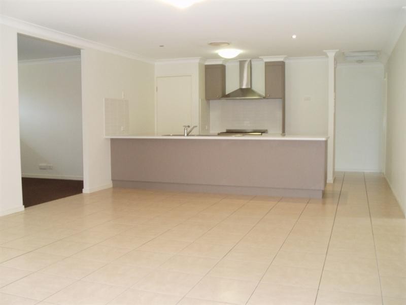 1 Dundee Crescent, Wakerley QLD 4154