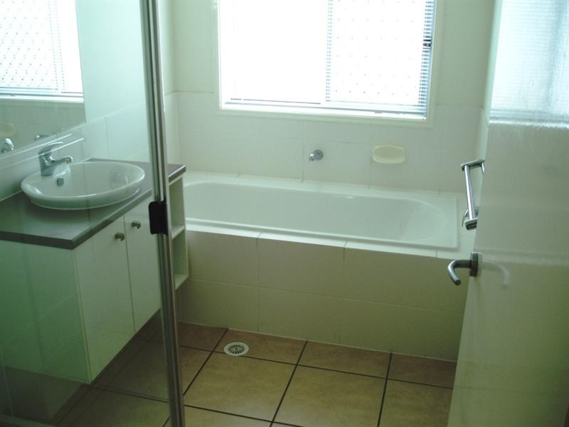 1 Dundee Crescent, Wakerley QLD 4154