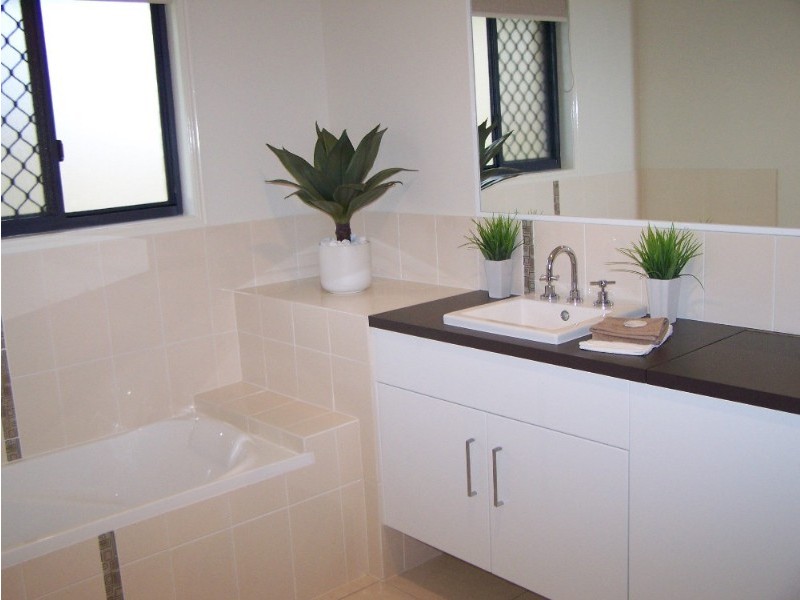 18 Priors Pocket Road, Pacific Heights QLD 4703