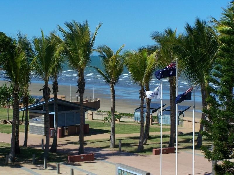 8/10 Anzac Parade, Yeppoon QLD 4703