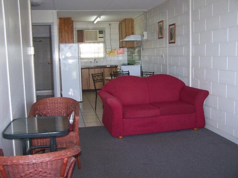 8/10 Anzac Parade, Yeppoon QLD 4703