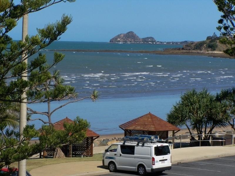 9/10 Anzac Parade, Yeppoon QLD 4703
