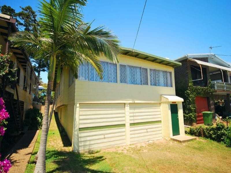 18 Ocean Parade, Cooee Bay QLD 4703