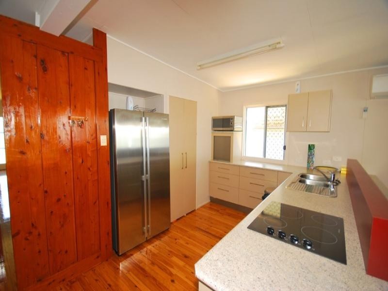 18 Ocean Parade, Cooee Bay QLD 4703