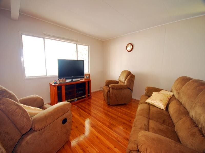18 Ocean Parade, Cooee Bay QLD 4703