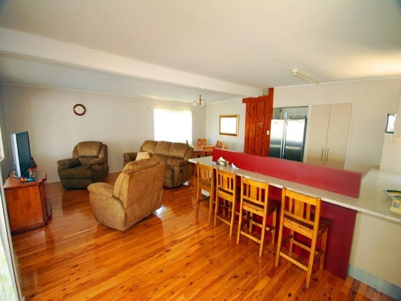 18 Ocean Parade, Cooee Bay QLD 4703