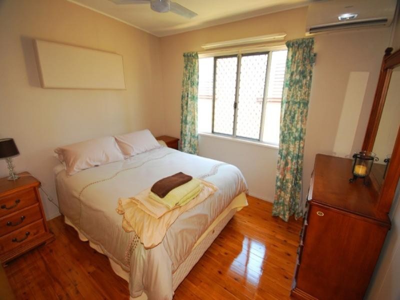 18 Ocean Parade, Cooee Bay QLD 4703