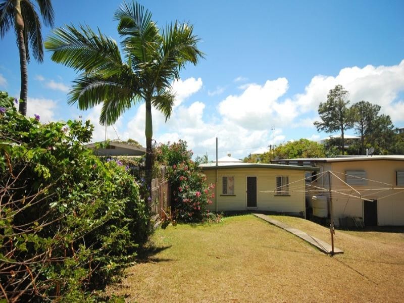18 Ocean Parade, Cooee Bay QLD 4703