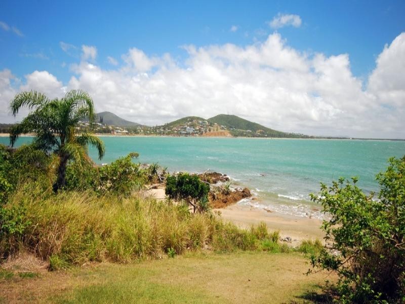18 Ocean Parade, Cooee Bay QLD 4703