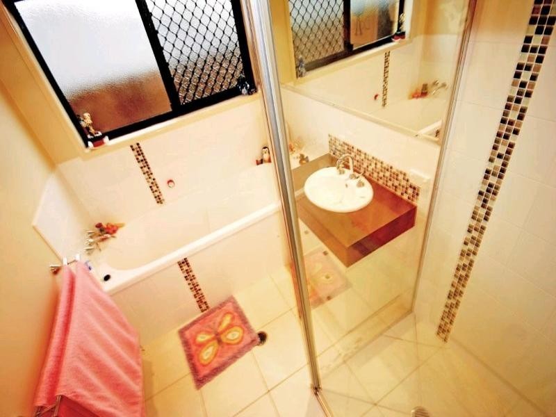 2 Lakeside Drive, Yeppoon QLD 4703