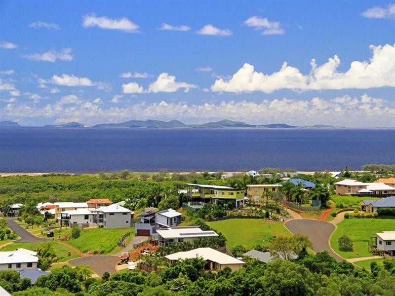 22 Pacific Vista Close, Pacific Heights QLD 4703