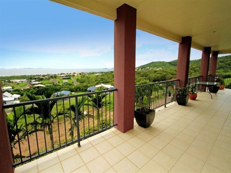 22 Pacific Vista Close, Pacific Heights QLD 4703