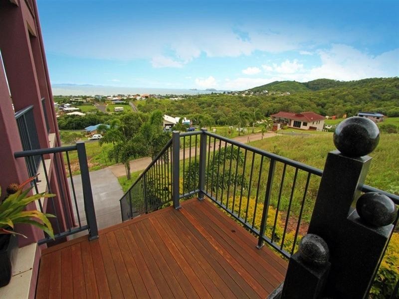 22 Pacific Vista Close, Pacific Heights QLD 4703
