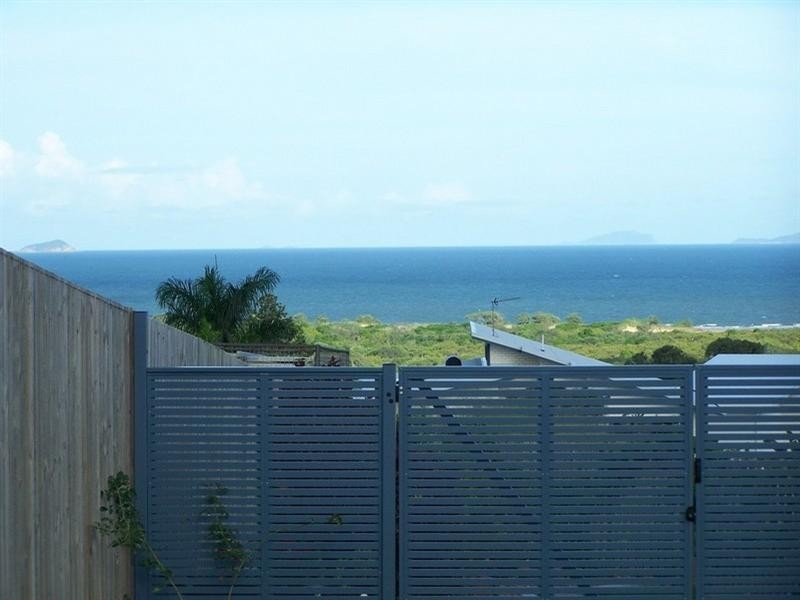 7 Pitcairn Court, Pacific Heights QLD 4703