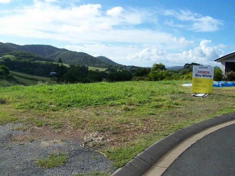 7 Pitcairn Court, Pacific Heights QLD 4703