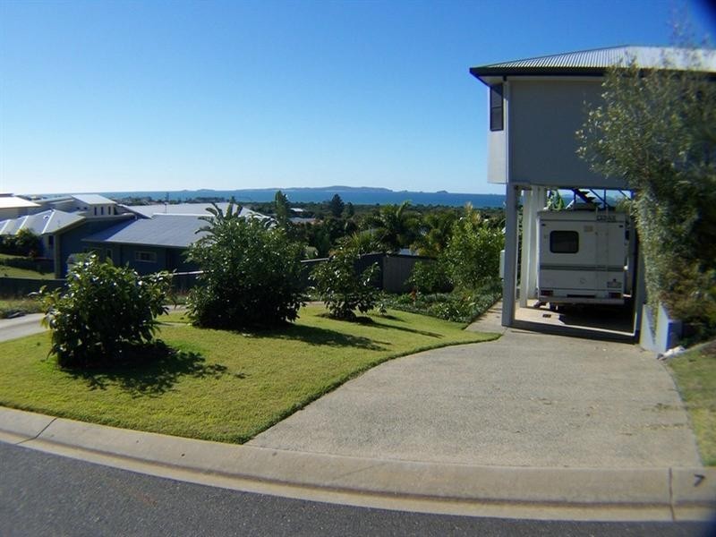 7 Pacific Vista Close, Pacific Heights QLD 4703