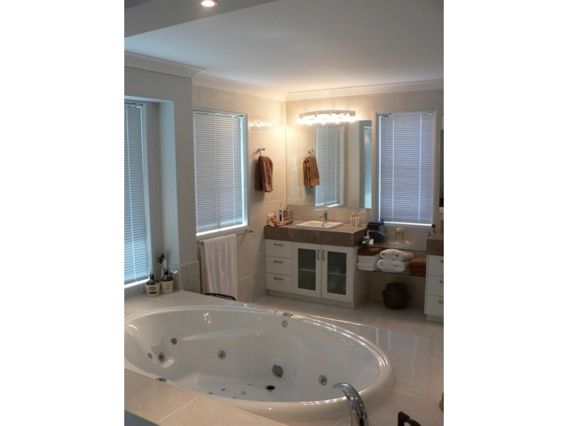 15 Mana Avenue, Pacific Heights QLD 4703