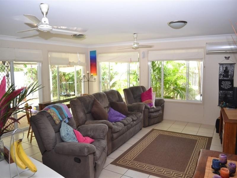 7 Booth Court, Cooee Bay QLD 4703