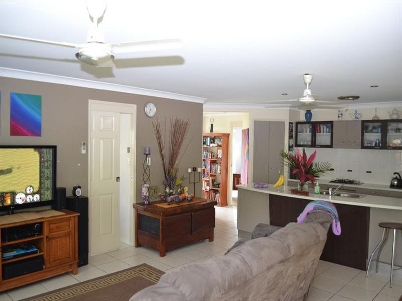 7 Booth Court, Cooee Bay QLD 4703