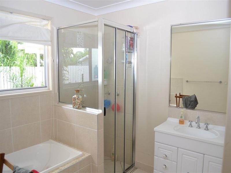 7 Booth Court, Cooee Bay QLD 4703