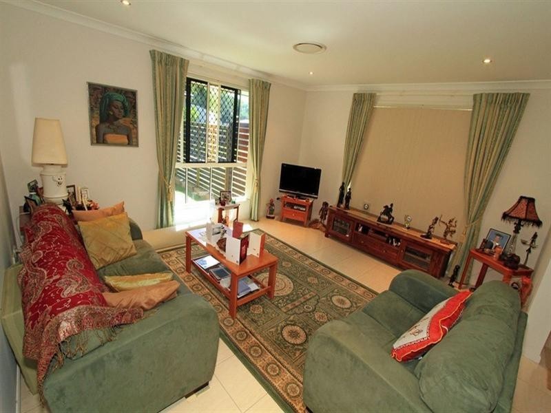 6 Driftwood Drive, Rosslyn QLD 4703