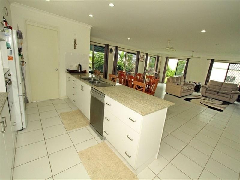 5 Parkview Drive, Rosslyn QLD 4703