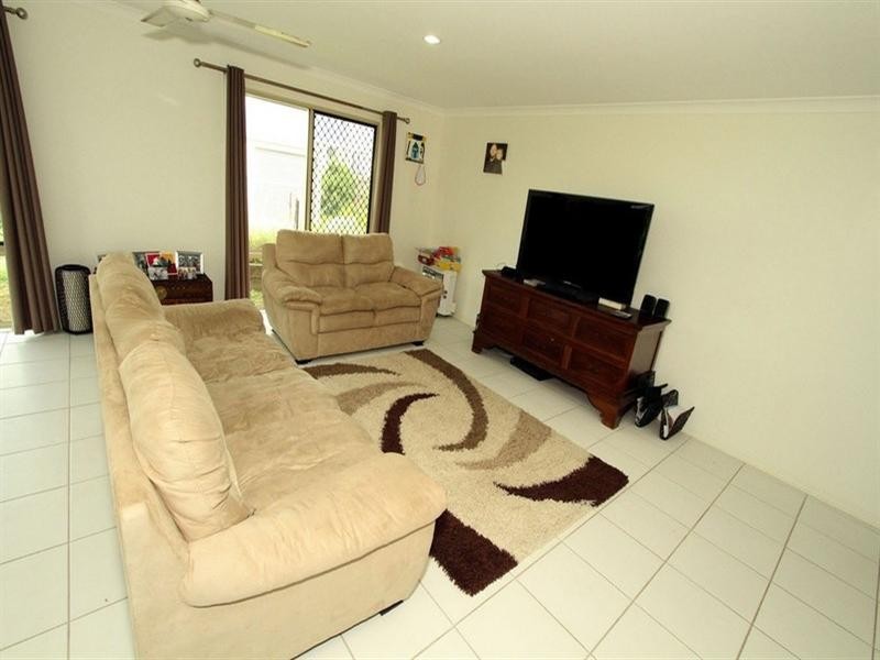 5 Parkview Drive, Rosslyn QLD 4703