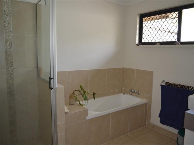 6 Letchford Court, Pacific Heights QLD 4703