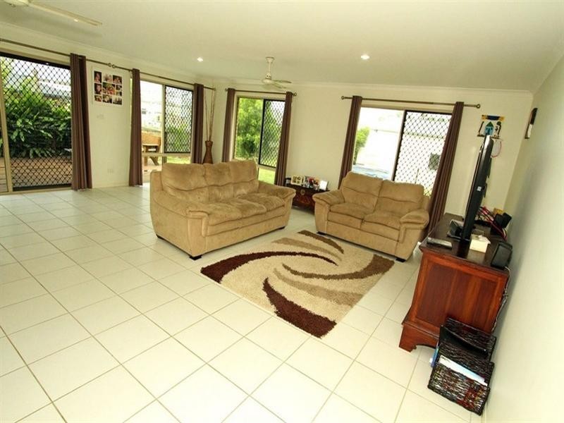 5 Parkview Drive, Rosslyn QLD 4703