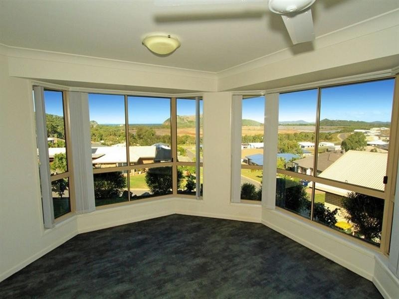 17 Discovery Crescent, Rosslyn QLD 4703