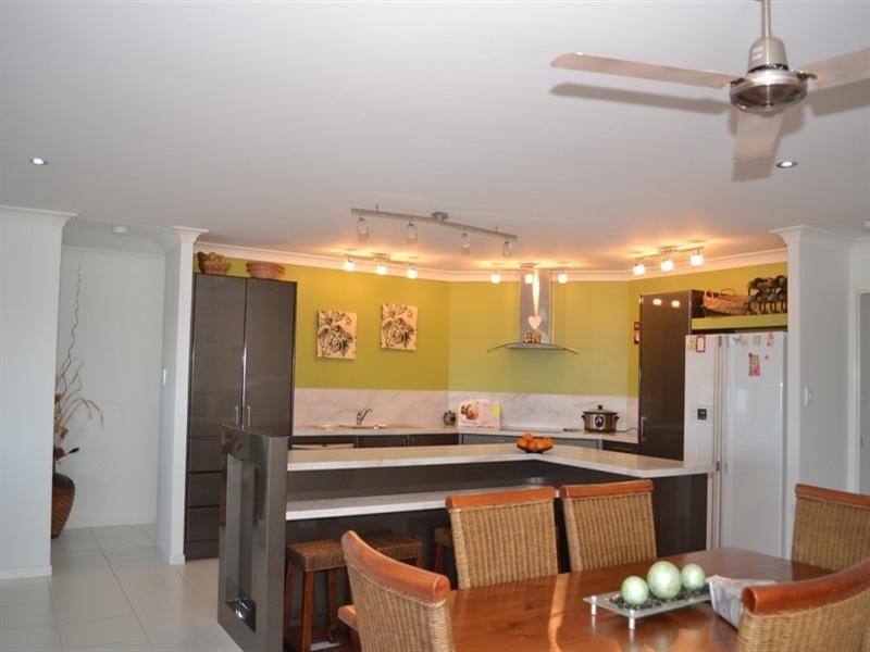 8 Pitcairn Court, Pacific Heights QLD 4703