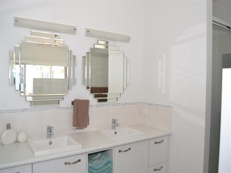 8 Pitcairn Court, Pacific Heights QLD 4703