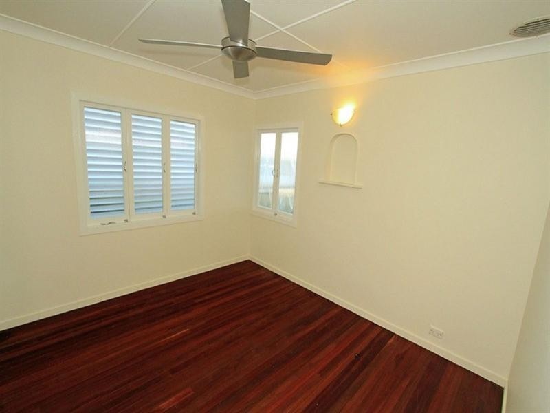 20 Ocean Parade, Cooee Bay QLD 4703