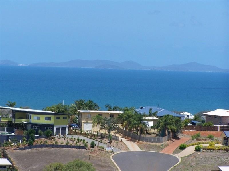 18 Pacific Vista Close, Pacific Heights QLD 4703