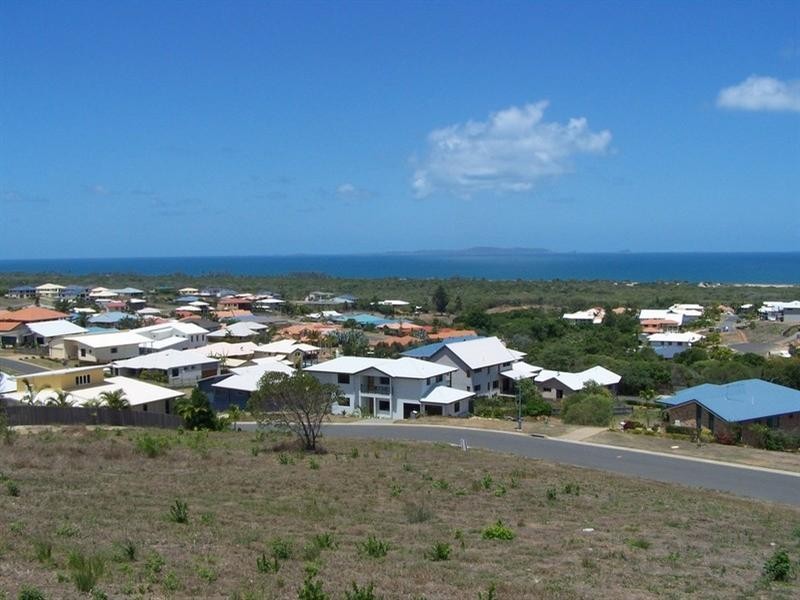 18 Pacific Vista Close, Pacific Heights QLD 4703