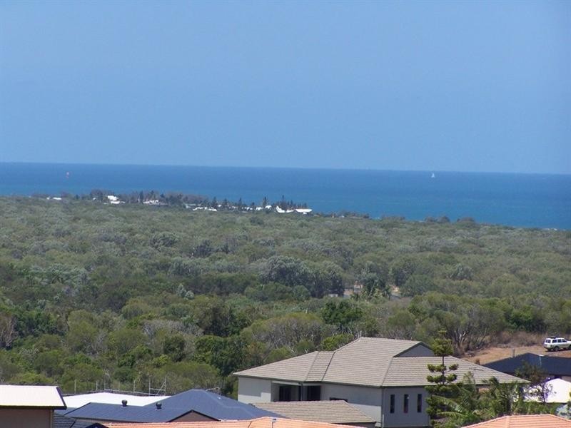 18 Pacific Vista Close, Pacific Heights QLD 4703