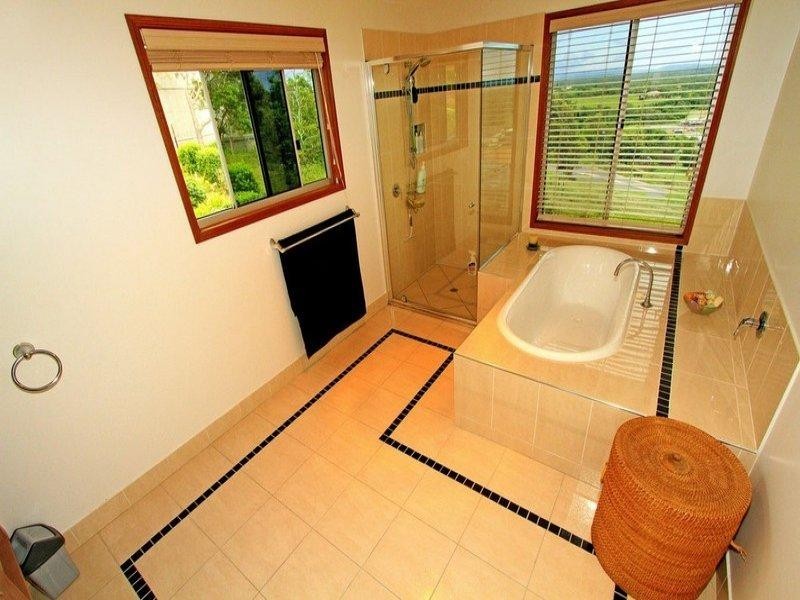 22 Pacific Vista Close, Pacific Heights QLD 4703