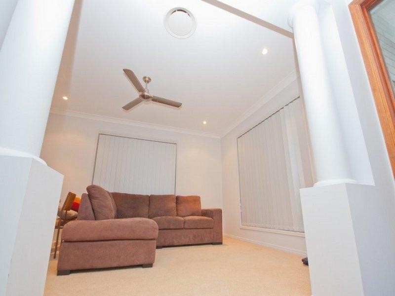 18 Lakeview Circuit, Mulambin QLD 4703