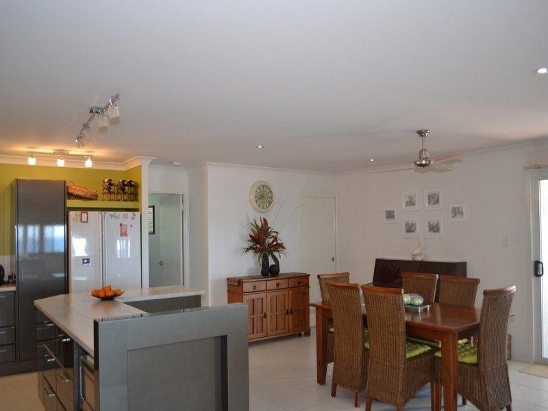 8 Pitcairn Court, Pacific Heights QLD 4703