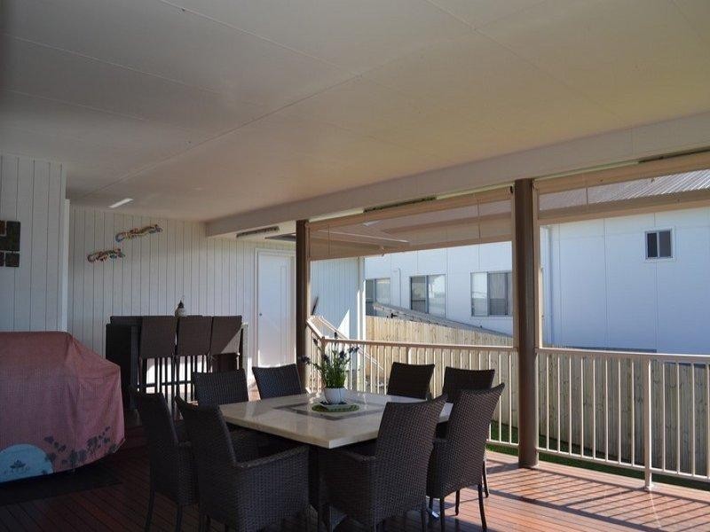 8 Pitcairn Court, Pacific Heights QLD 4703