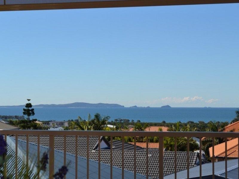 8 Pitcairn Court, Pacific Heights QLD 4703