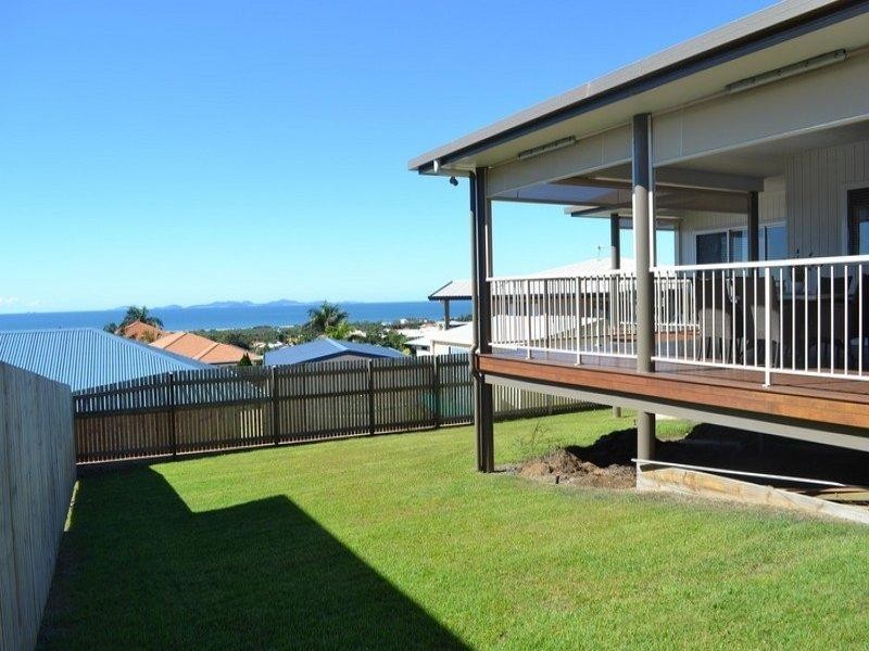 8 Pitcairn Court, Pacific Heights QLD 4703