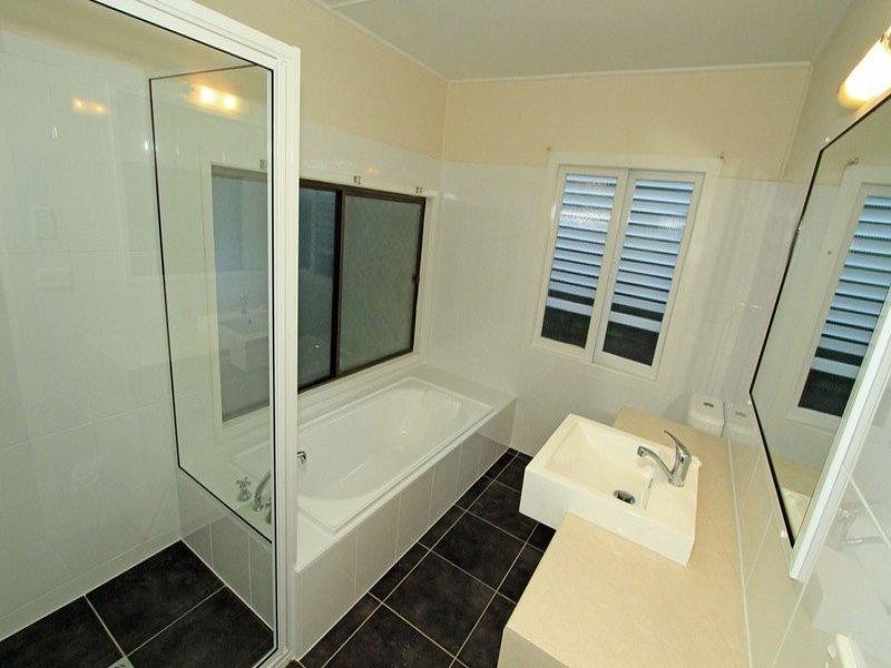 20 Ocean Parade, Cooee Bay QLD 4703