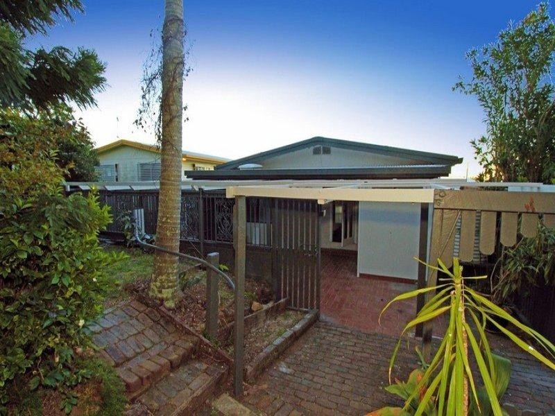 20 Ocean Parade, Cooee Bay QLD 4703