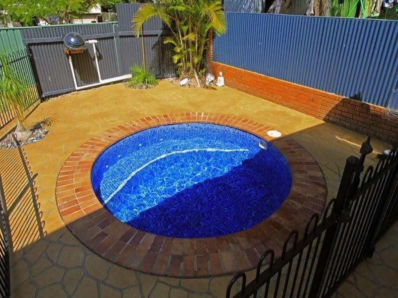 8 Poplar Street, Cooee Bay QLD 4703