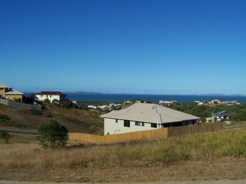 25 Fraser Crescent, Pacific Heights QLD 4703