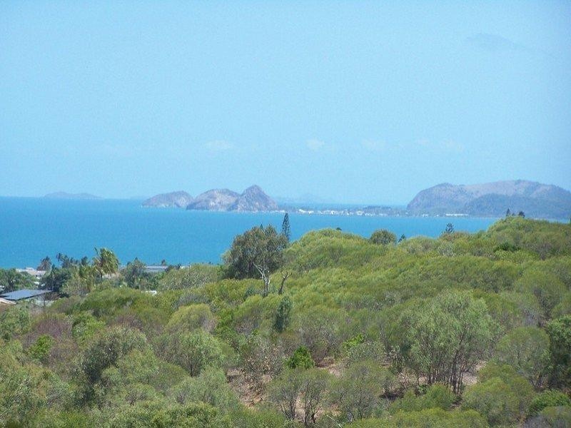 18 Pacific Vista Close, Pacific Heights QLD 4703